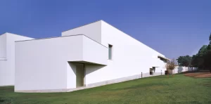 Alvaro Siza: Poetic Modernism Rooted in Context